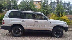 Toyota Land Cruiser 2002 White