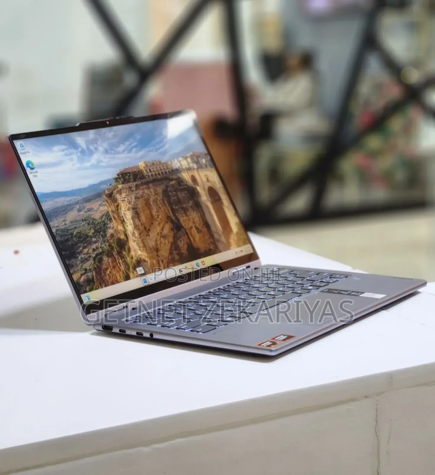 New Laptop Lenovo Yoga 700 8GB AMD Ryzen 5 SSD 512GB