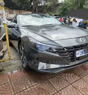 Hyundai Avante 2021 Green