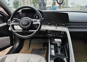 Hyundai Avante 2021 Green