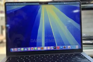 Photo - New Laptop Apple MacBook Pro M1 16GB Apple M1 Pro SSD 512GB