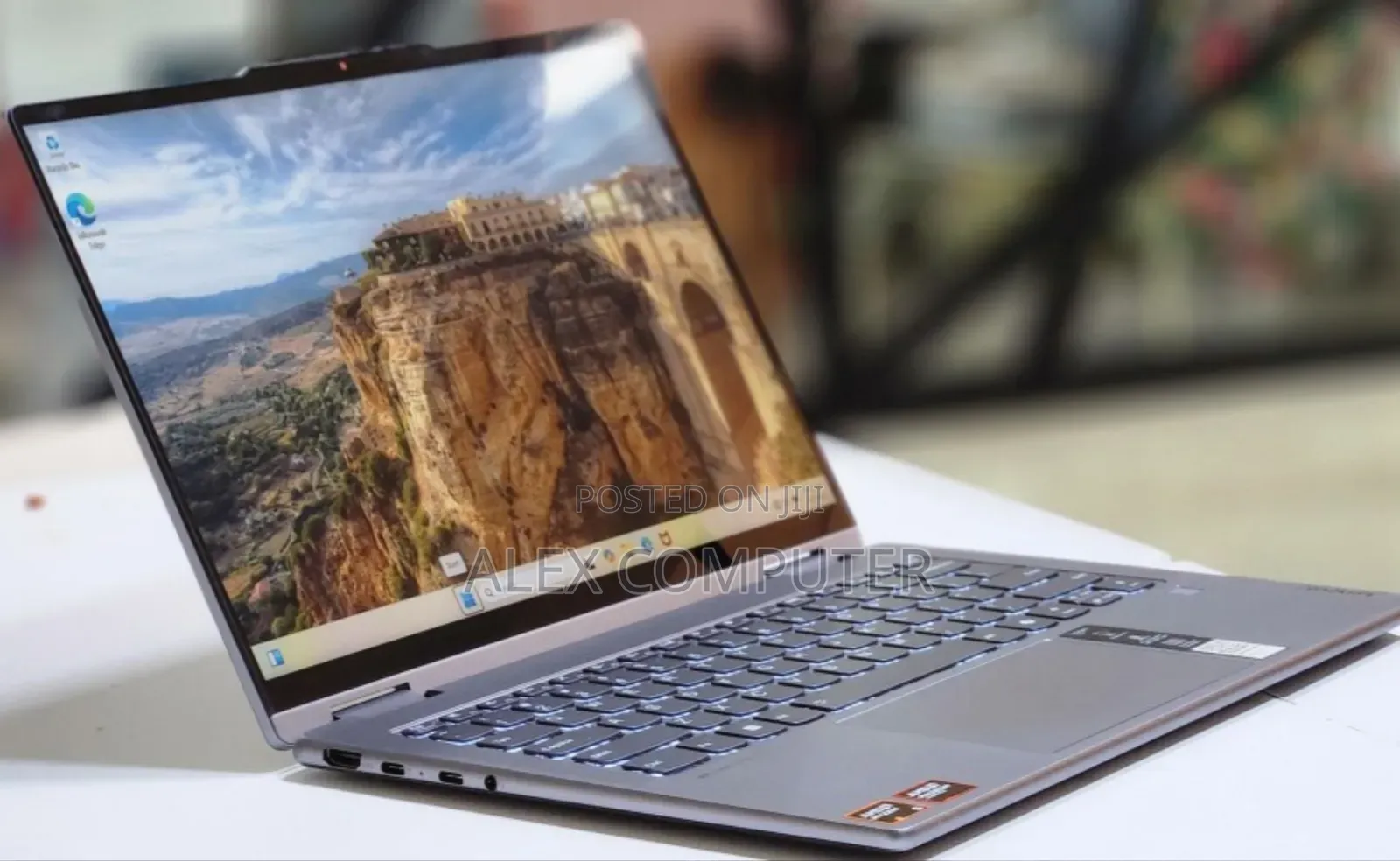 New Laptop Lenovo Yoga 700 8GB AMD Ryzen 5 SSD 512GB