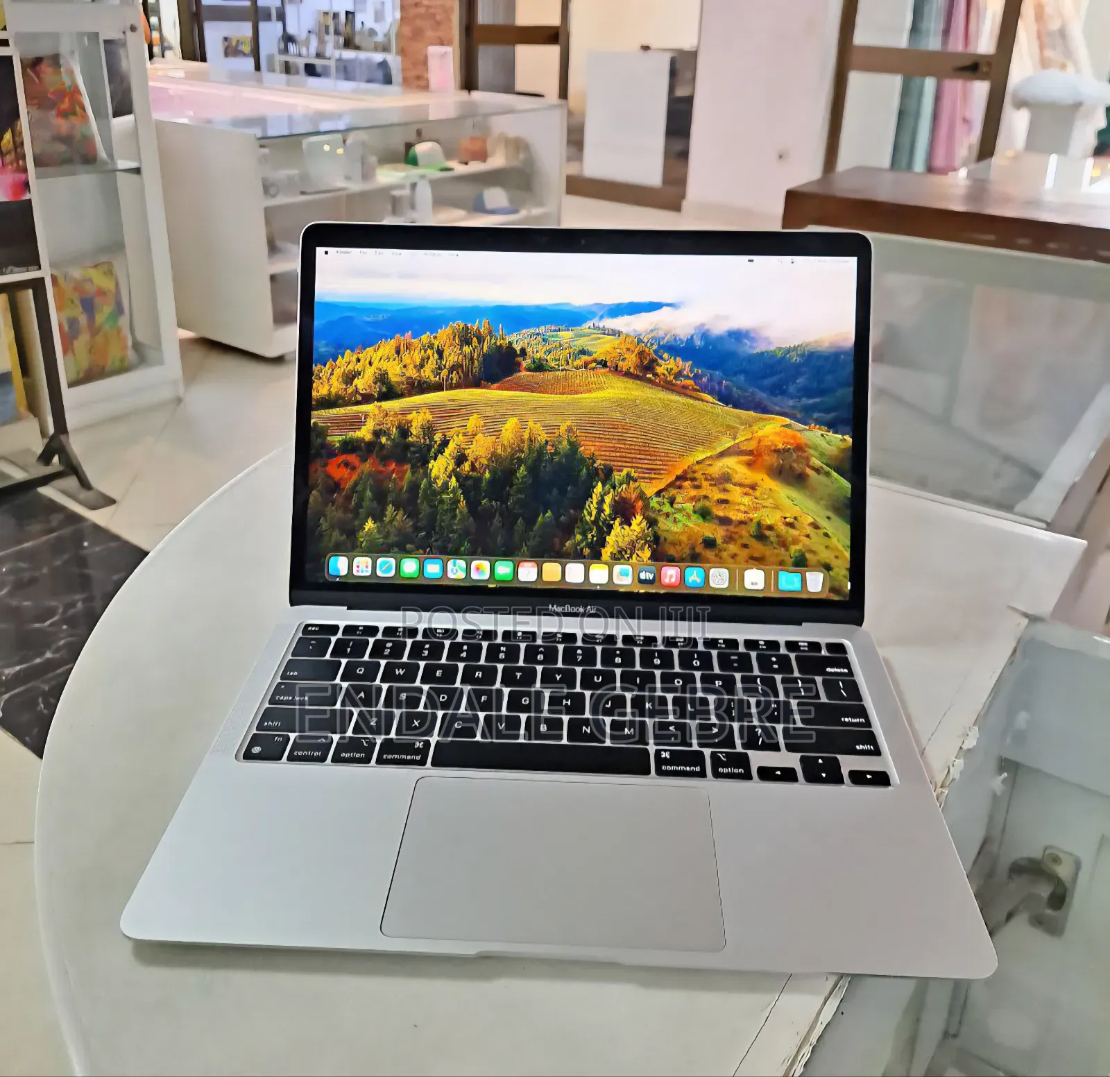 New Laptop Apple MacBook Air 2020 M1 8GB Apple M1 SSD 256GB