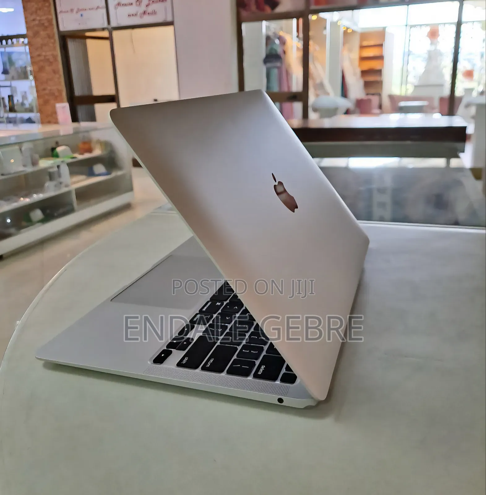 New Laptop Apple MacBook Air 2020 M1 8GB Apple M1 SSD 256GB