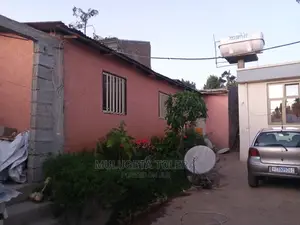 5bdrm House in Private, Yeka for sale