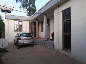 5bdrm House in Private, Yeka for sale