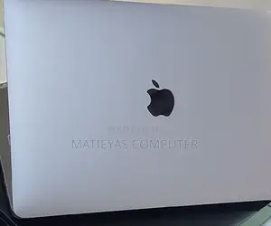 New Laptop Apple MacBook Pro 2022 M2 8GB Apple M2 SSD 256GB