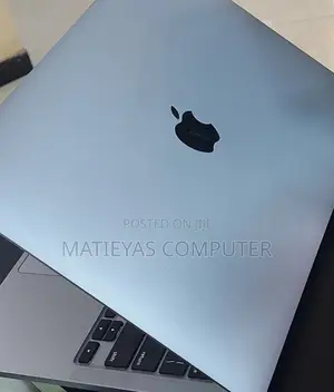 New Laptop Apple MacBook Pro 2022 M2 8GB Apple M2 SSD 256GB