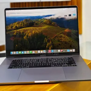 New Laptop Apple MacBook 2019 16GB Intel Core I7 SSD 512GB