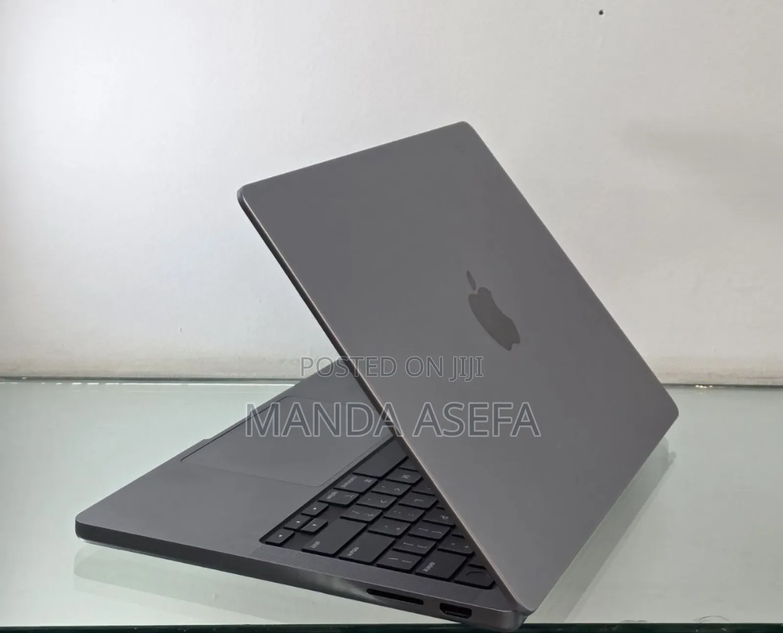 New Laptop Apple MacBook Pro 8GB Apple M3 SSD 512GB