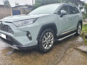 Toyota RAV4 2021 Green
