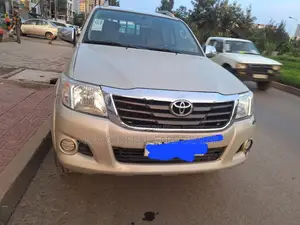 Photo - Toyota Hilux 2015 Gray