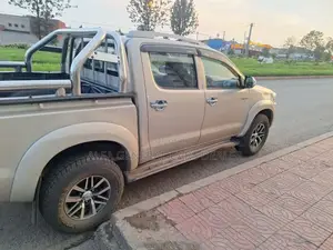 Toyota Hilux 2015 Gray