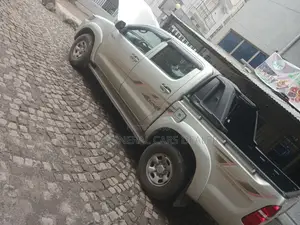 Photo - Toyota Hilux 2012 Gray