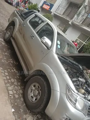 Toyota Hilux 2012 Gray