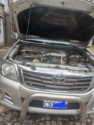 Toyota Hilux 2012 Gray