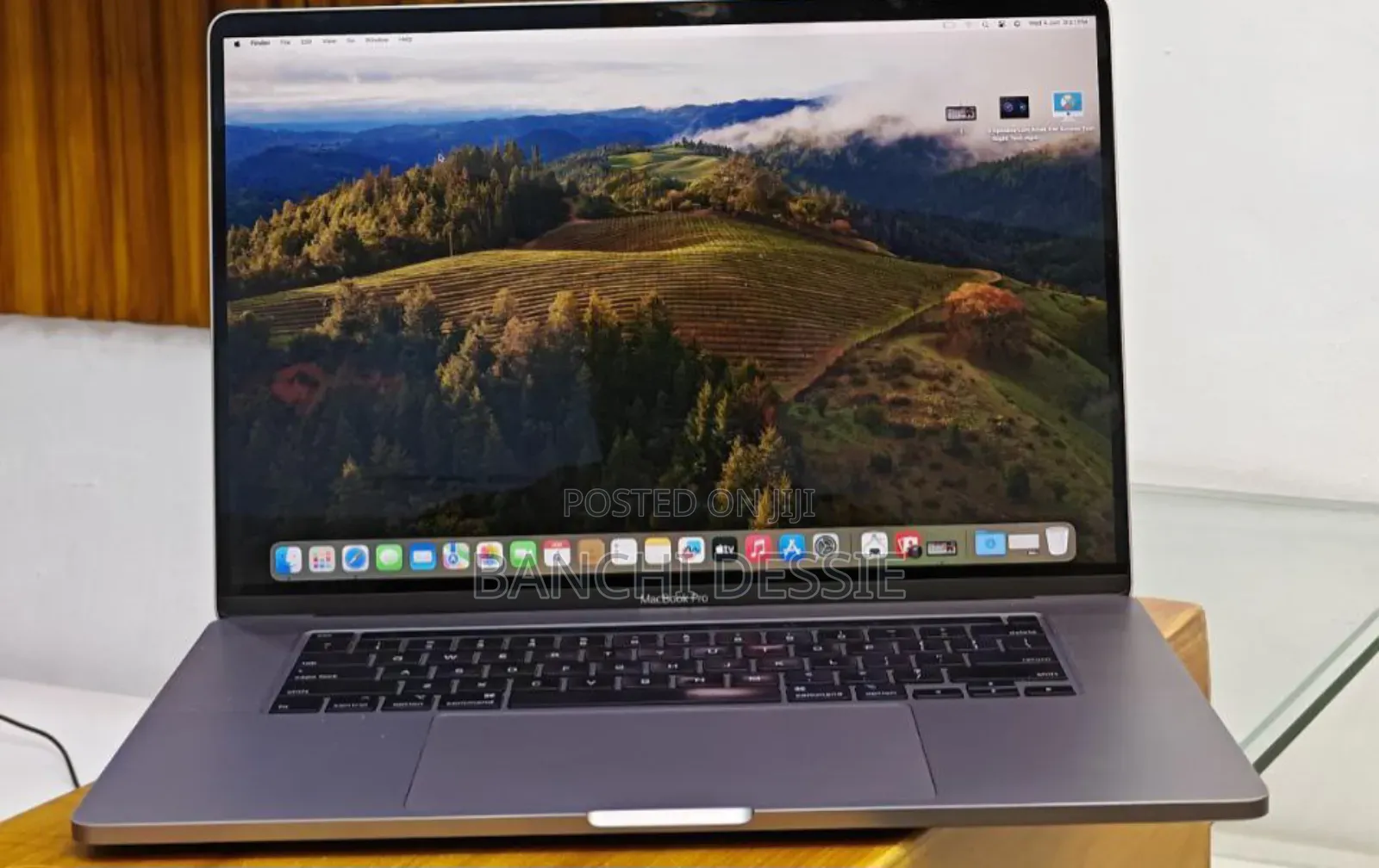 New Laptop Apple MacBook Pro M1 32GB Apple M1 Pro SSD 1T