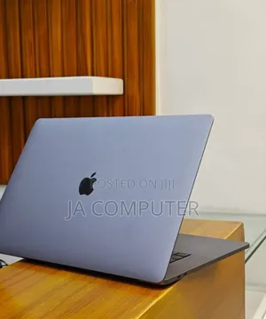 New Laptop Apple MacBook Pro 2019 16GB Intel Core I7 SSD 512GB