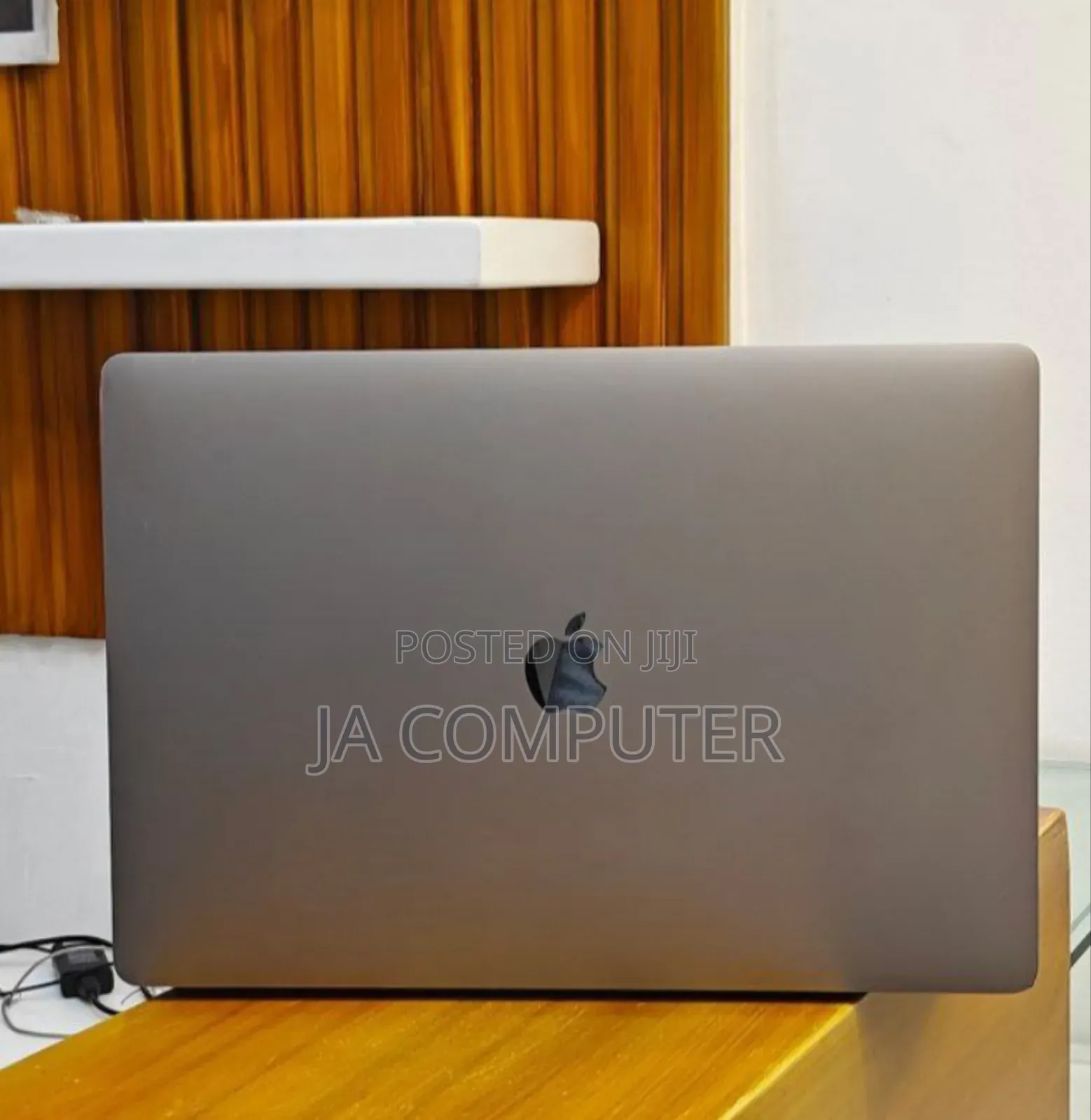 New Laptop Apple MacBook Pro 2019 16GB Intel Core I7 SSD 512GB