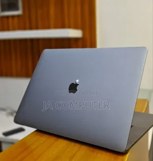 New Laptop Apple MacBook Pro 2019 16GB Intel Core I7 SSD 512GB