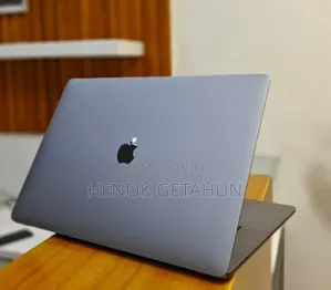 Photo - New Laptop Apple MacBook Pro 2019 16GB Intel Core I7 SSD 512GB