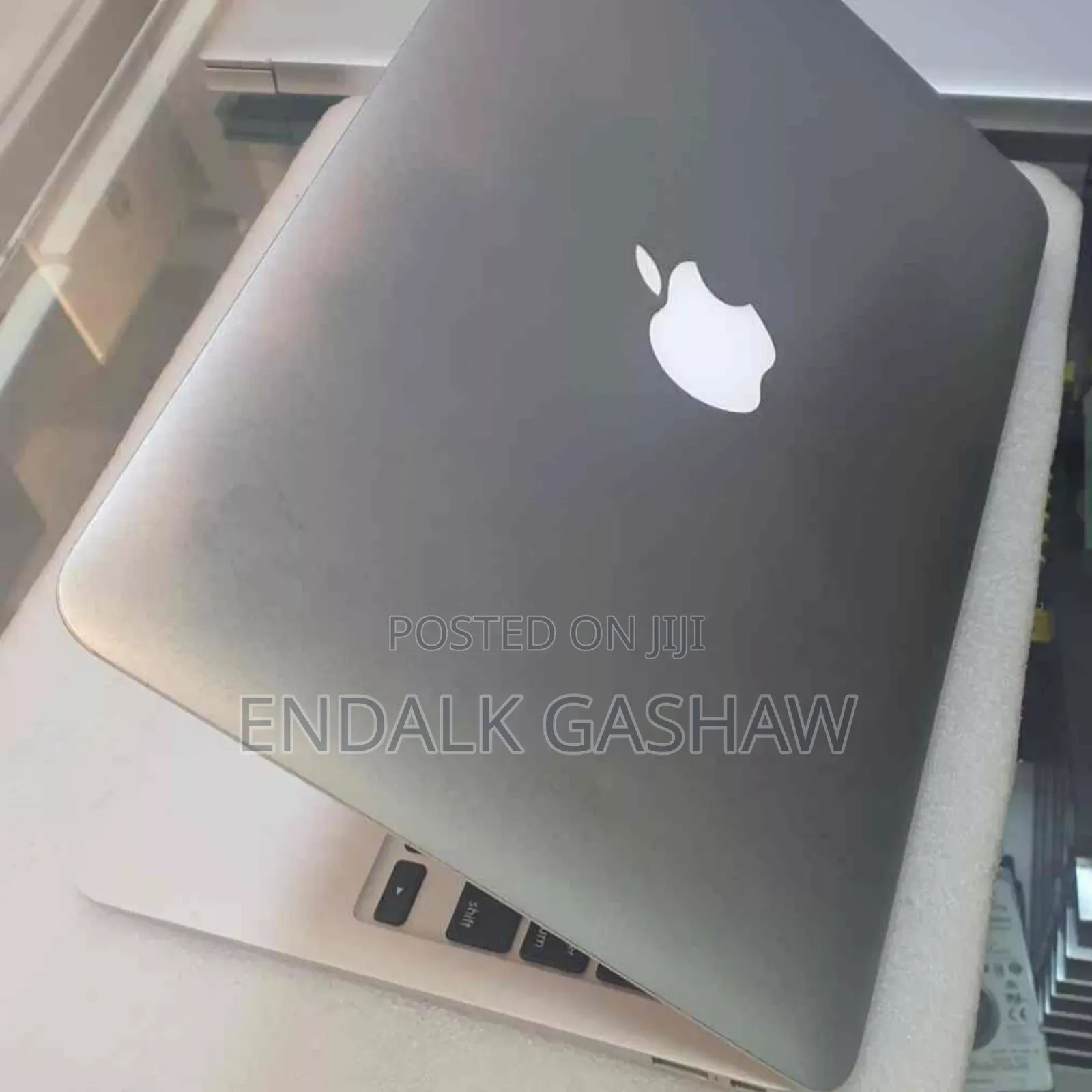 New Laptop Apple MacBook 4GB Intel Core I5 SSD 128GB