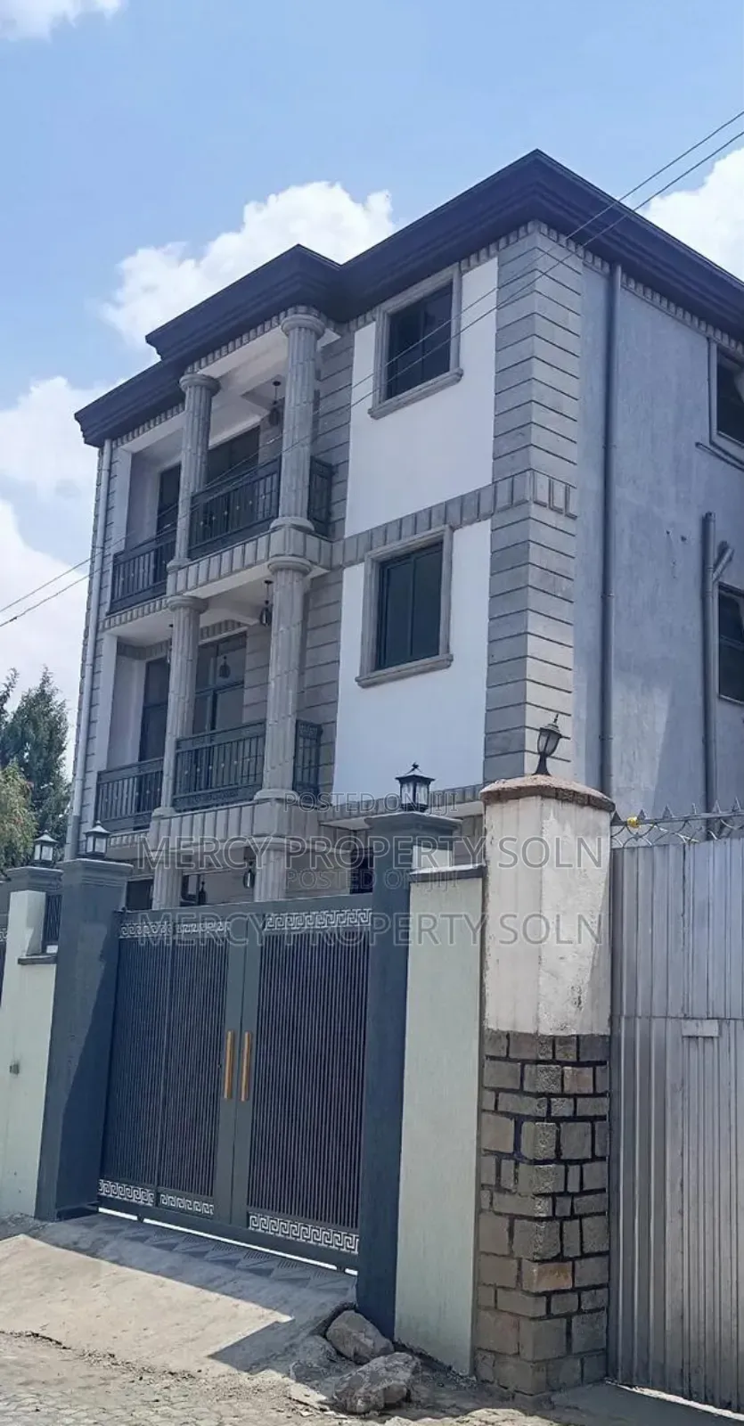 8bdrm House in Bole for sale