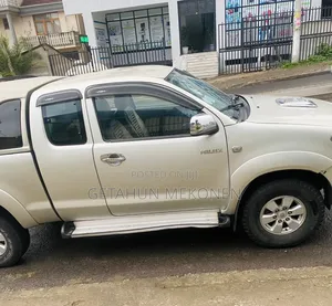 Photo - Toyota Hilux 2011 Gray