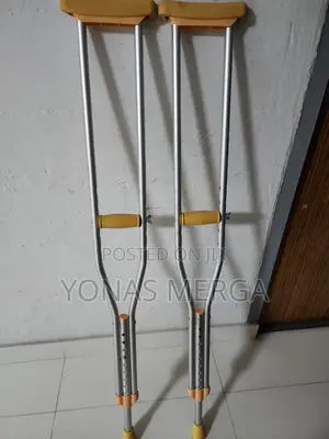 Photo - Axillary Thickened Crutches//Crutches==Axilla√Medical Aids