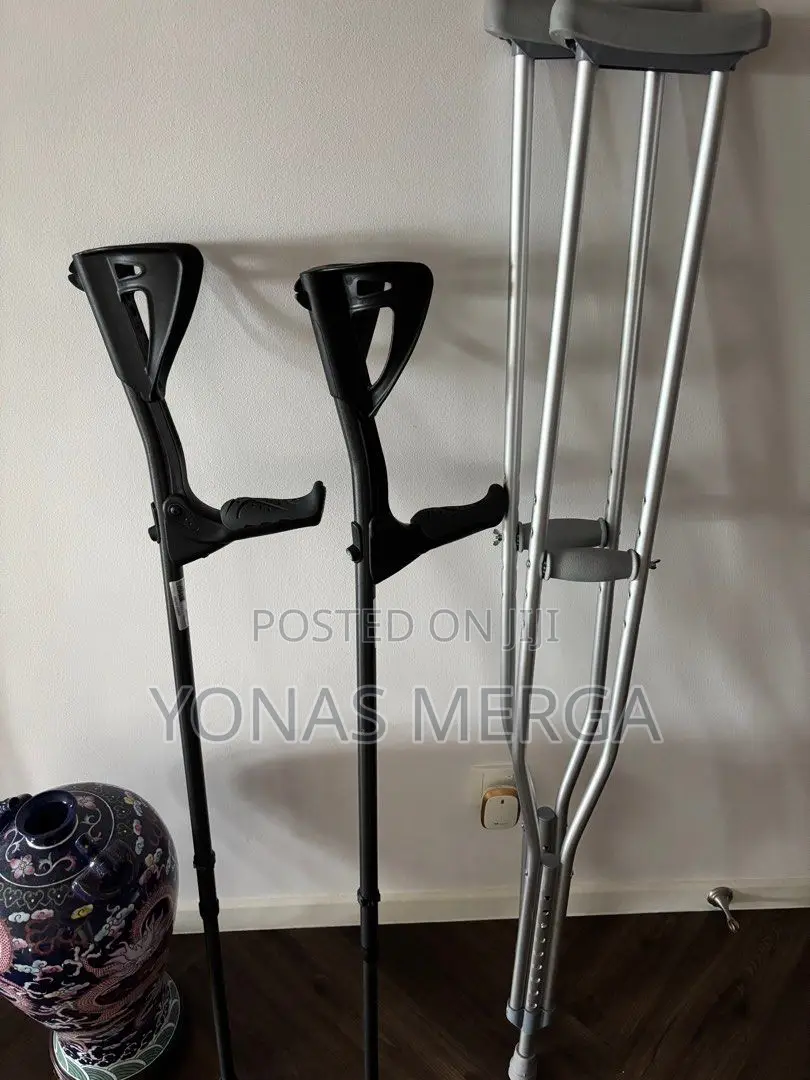 Crutches//Crutches| Size: Approx.
Crutch Pad
Shoulder Pads