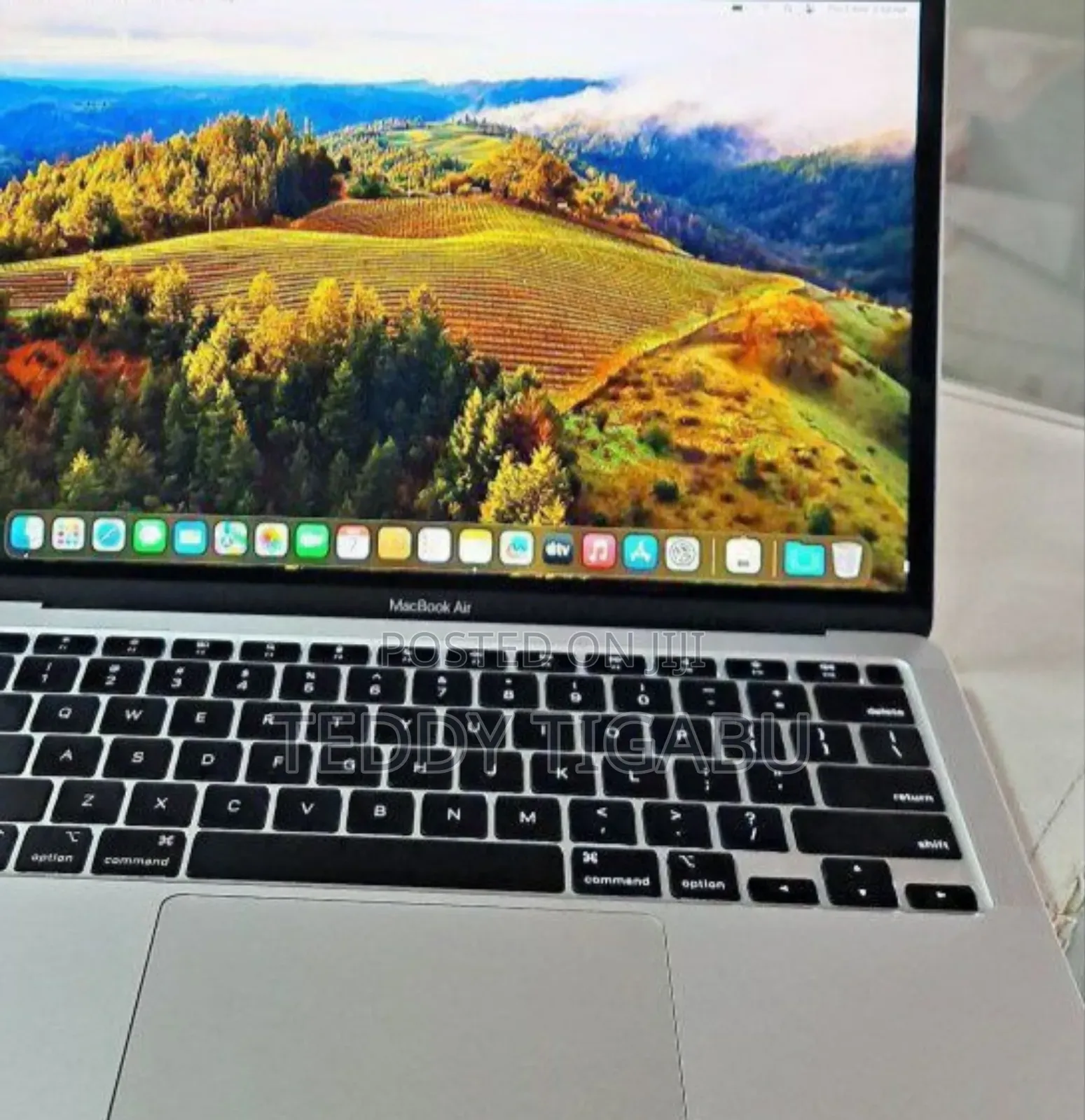 New Laptop Apple MacBook Air 8GB Apple M1 SSD 256GB