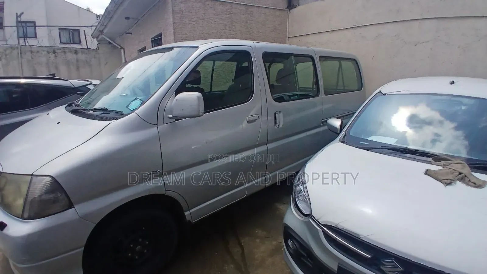 Toyota HiAce 2010 Silver