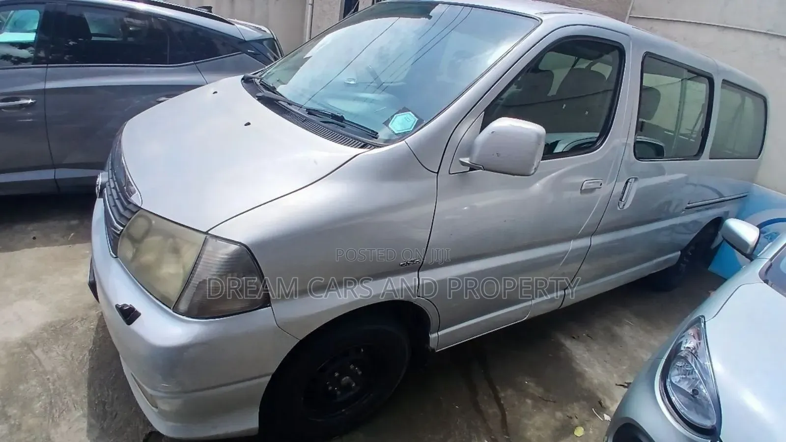 Toyota HiAce 2010 Silver