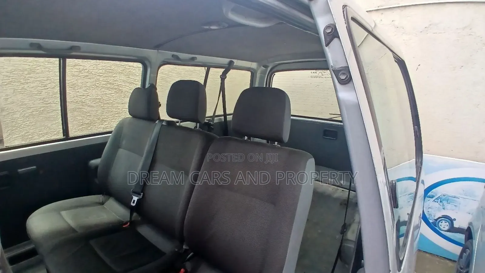Toyota HiAce 2010 Silver