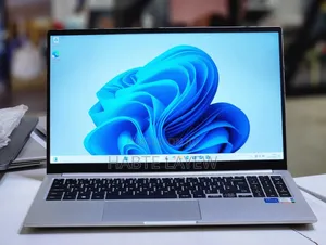 New Laptop Samsung Galaxy Book4 Ultra 8GB Intel Core I5 SSD 512GB