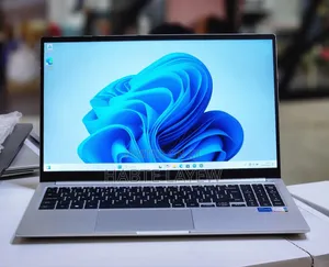 New Laptop Samsung Galaxy Book4 Ultra 8GB Intel Core I5 SSD 512GB