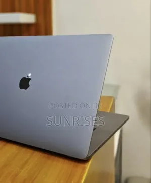 New Laptop Apple MacBook Pro 2019 16GB Intel Core I7 SSD 512GB
