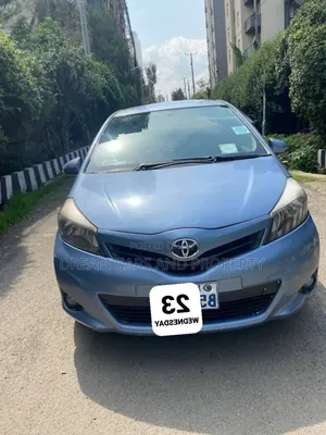 Photo - Toyota Yaris L Hatchback 5dr 2012 Blue