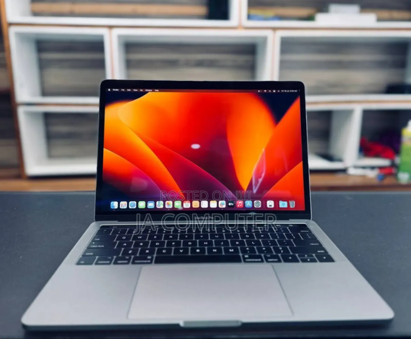 New Laptop Apple MacBook Pro 2017 8GB Intel Core I5 SSD 256GB