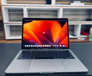 Photo - New Laptop Apple MacBook Pro 2017 8GB Intel Core I5 SSD 256GB