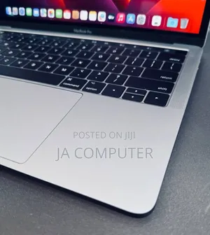 New Laptop Apple MacBook Pro 2017 8GB Intel Core I5 SSD 256GB