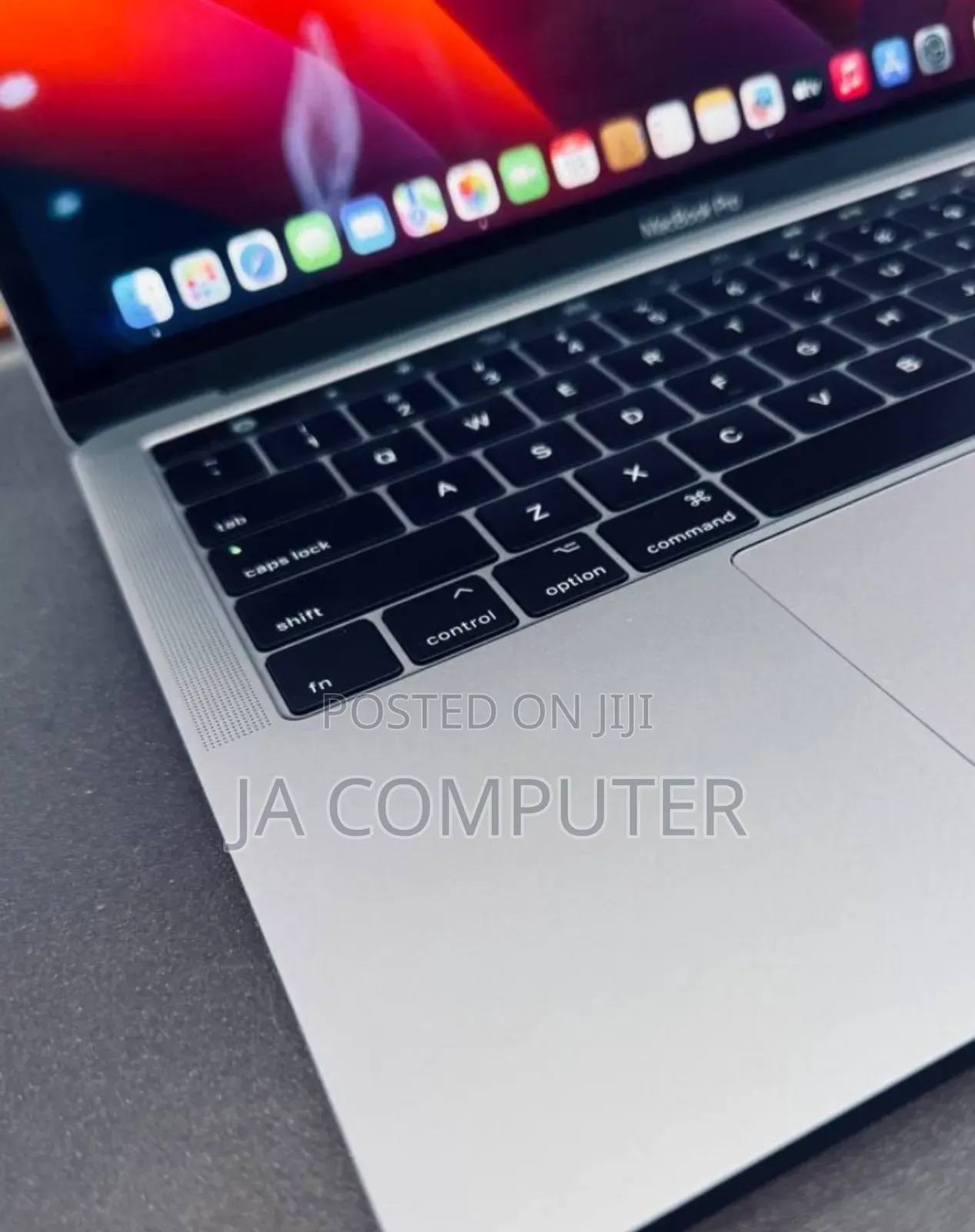 New Laptop Apple MacBook Pro 2017 8GB Intel Core I5 SSD 256GB