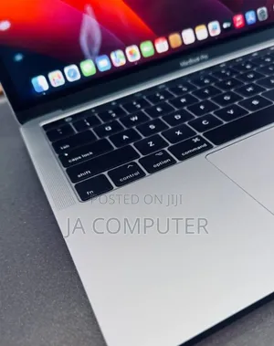 New Laptop Apple MacBook Pro 2017 8GB Intel Core I5 SSD 256GB