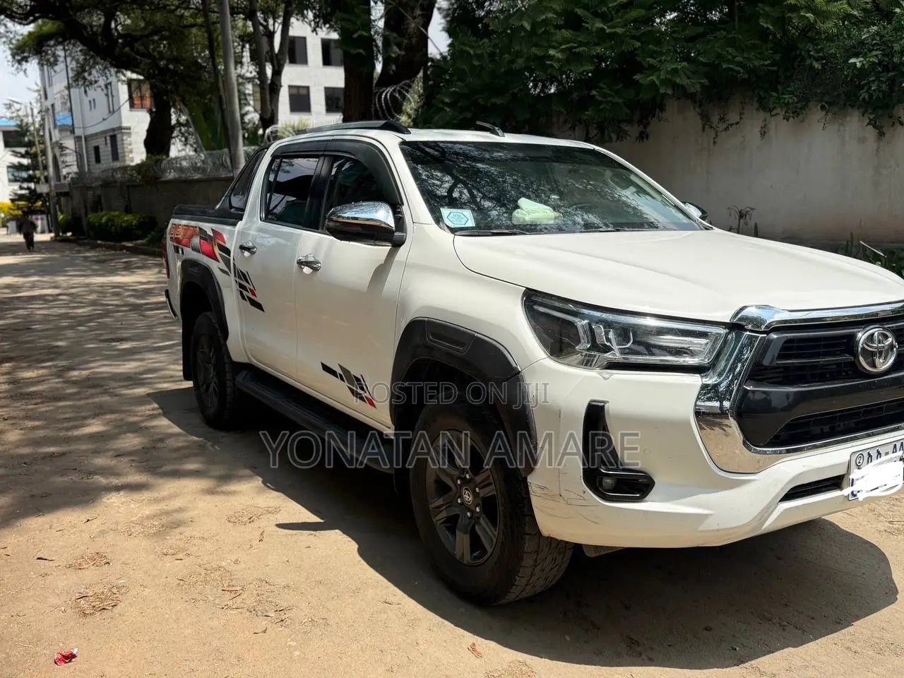Toyota Hilux 2022 White