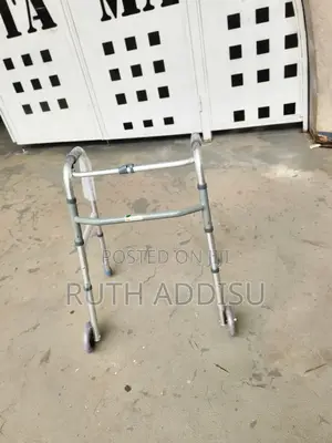 Photo - Medical Walker የህሙማን እና የአዋቂ ድጋፍ መስጫ ወከር Walker牢房walker New