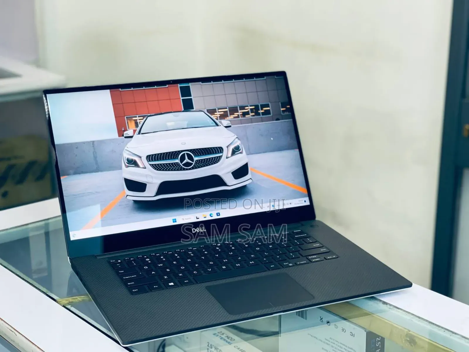 New Laptop Dell XPS 15 16GB Intel Core i9 SSD 512GB