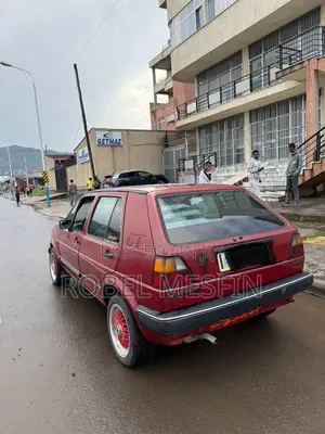 Photo - Volkswagen Golf 1987 Red