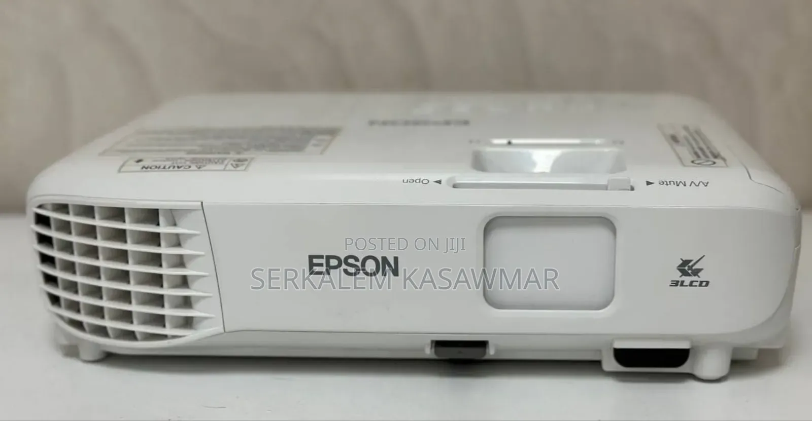 Epson Eb- S05 Projector Display Type :3lcd Colour L
