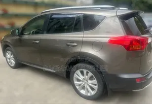 Photo - Toyota RAV4 2015 Gray