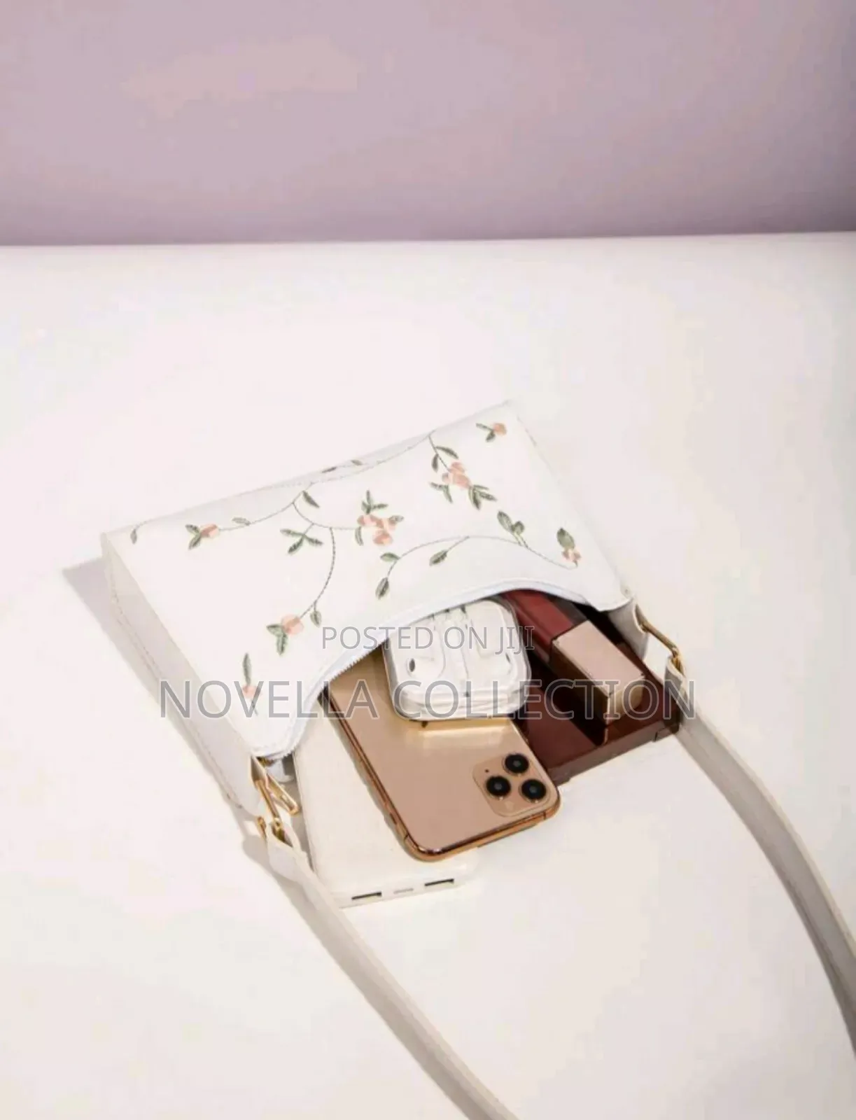 White Color Hand Bag (Available on Hand)